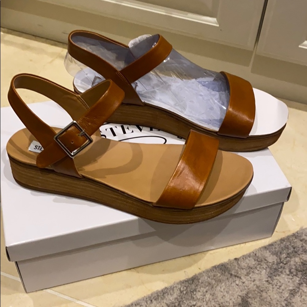 Never before worn Steve Madden sandals